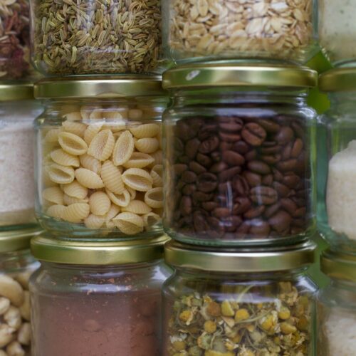 zjyx5cyvcho assorted spices in clear glass jars